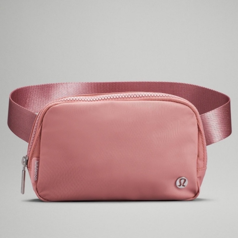 NWT Lululemon Everywhere Belt Bag - Pink Pastel 🌸
